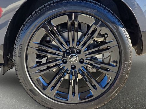 New 2025 Land Rover Range Rover Long Wheelbase SE image 35