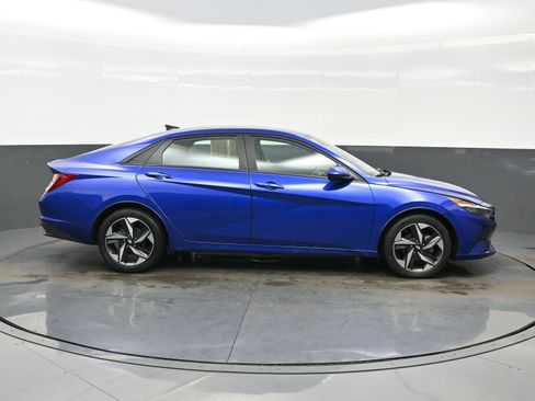 Used 2023 Hyundai Elantra SEL w/ Convenience Package image 7