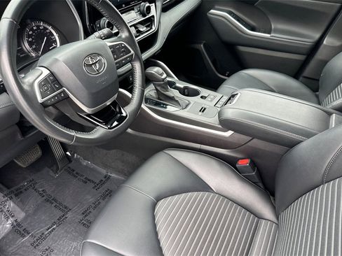 Used 2022 Toyota Highlander XSE image 12
