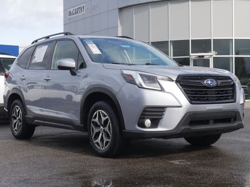 Used 2022 Subaru Forester Premium AWD/4WD image 2