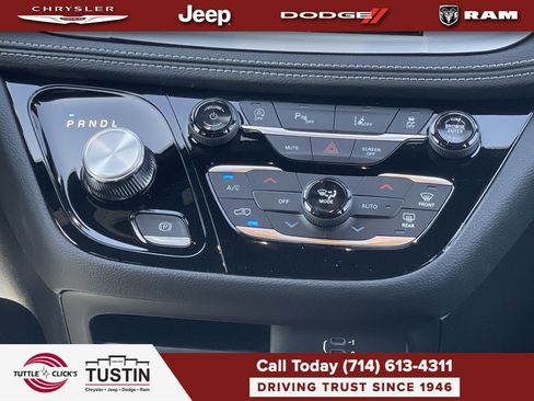 New 2026 Chrysler Pacifica Select FWD image 13