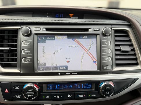 Used 2016 Toyota Highlander XLE AWD/4WD image 22
