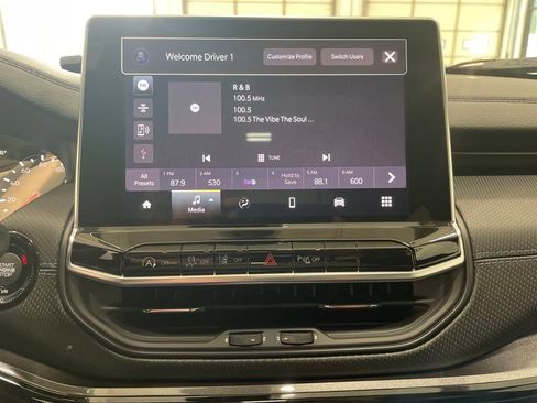 New 2025 Jeep Compass Limited w/ Sun & Sound Group AWD/4WD image 17