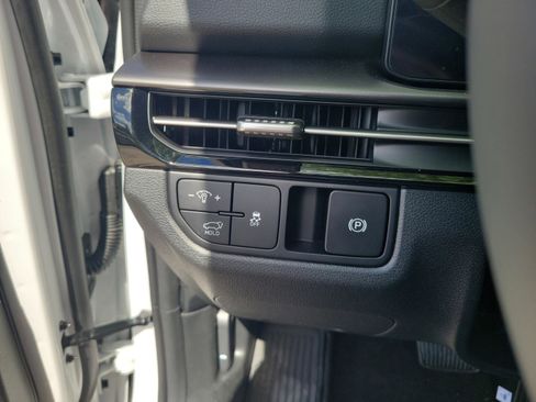 New 2026 Kia Sportage EX FWD image 27