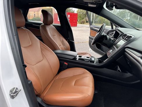 Used 2019 Ford Fusion Titanium image 23