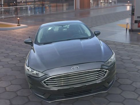 Used 2018 Ford Fusion SE w/ Fusion SE Technology Package FWD image 21