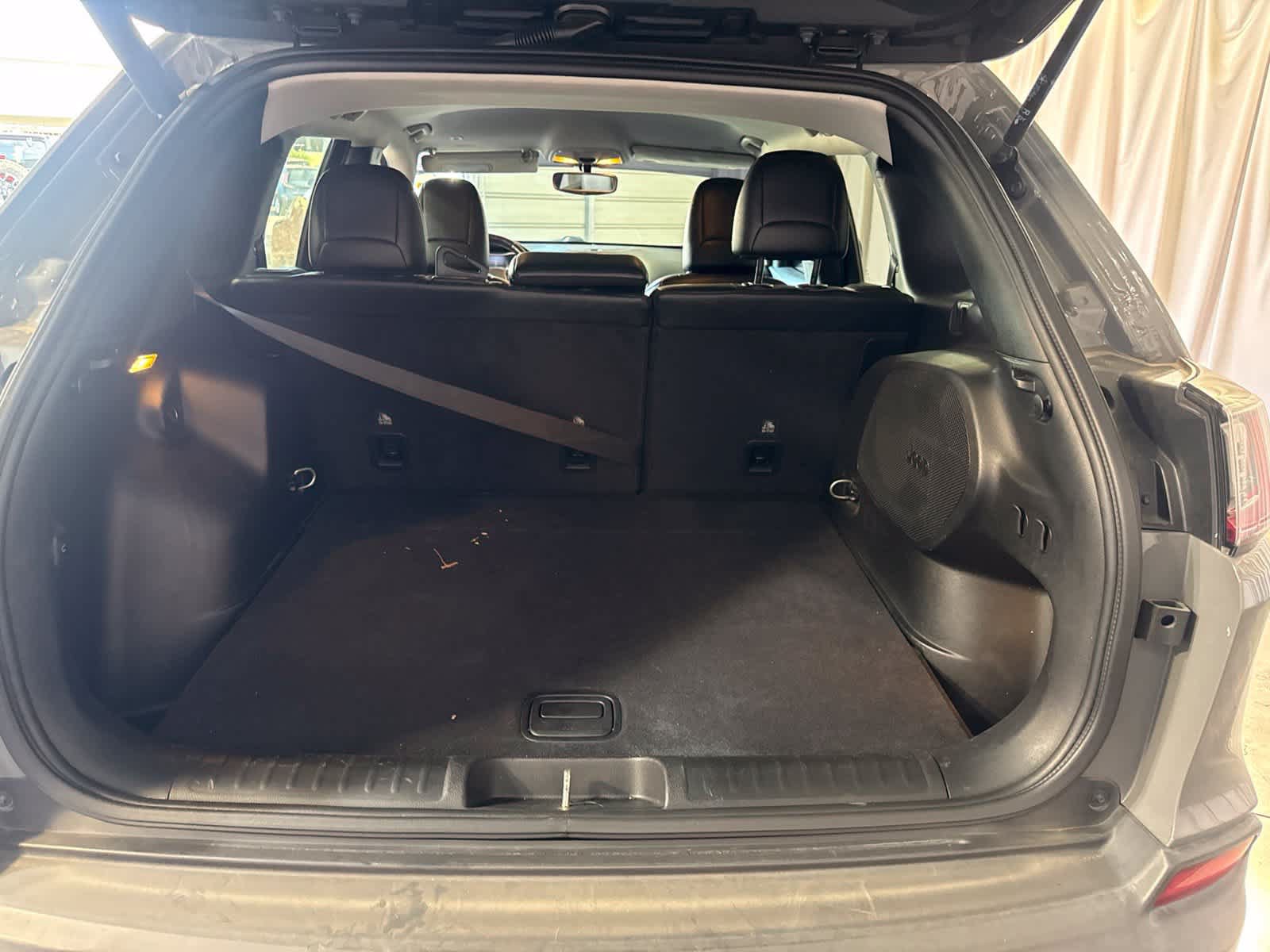 Used 2019 Jeep Cherokee Limited AWD/4WD image 15