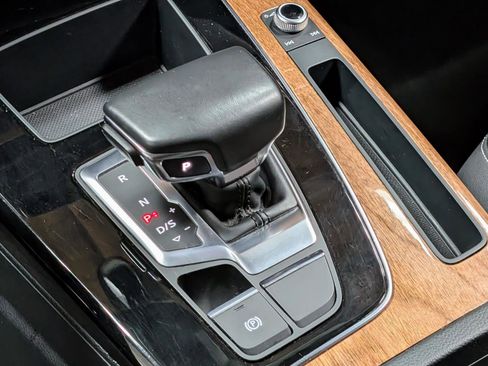 Used 2023 Audi Q5 Premium w/ Convenience Package image 26