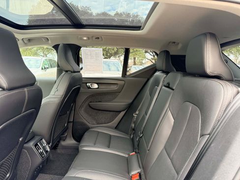 Certified 2025 Volvo XC40 B5 Core image 15