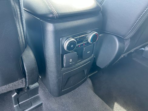 Used 2023 Ford Explorer Limited image 23