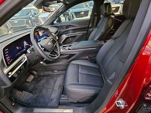 New 2025 Cadillac Lyriq Luxury image 10