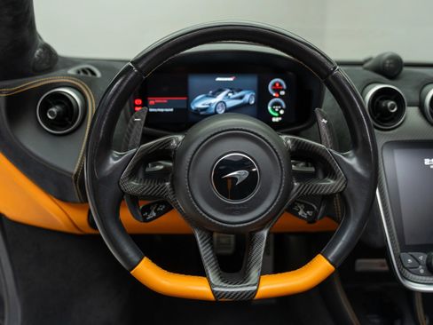 Used 2019 McLaren 570S Spider image 34