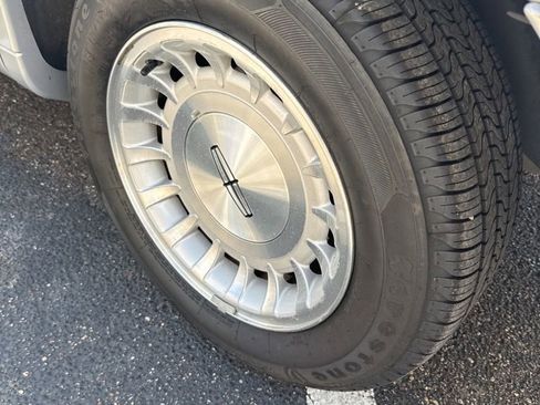Used 1999 Lincoln Town Car Executive RWD image 3