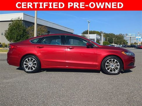 Certified 2017 Ford Fusion SE w/ Fusion SE Technology Package image 4