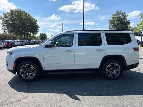 Used 2024 Jeep Wagoneer Series II w/ Flexible Seating Group RWD image 5
