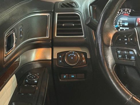 Used 2016 Ford Explorer Platinum AWD/4WD image 18