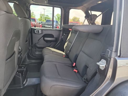 Used 2019 Jeep Wrangler Unlimited Sport S image 10