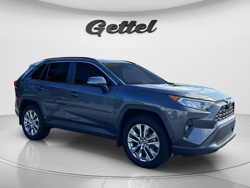 Used 2020 Toyota RAV4 XLE Premium FWD image 3