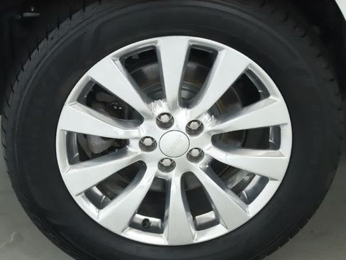 Used 2018 Jeep Cherokee Overland w/ Technology Group AWD/4WD image 12