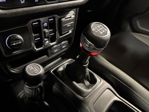 Used 2025 Jeep Wrangler Unlimited Sport AWD/4WD image 28