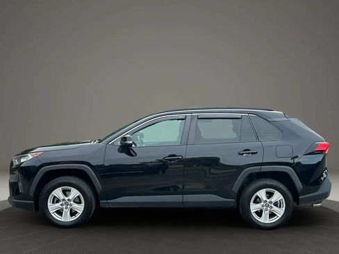 Used 2021 Toyota RAV4 XLE FWD image 6