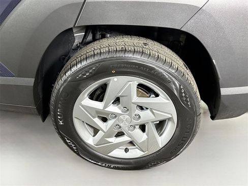 Certified 2025 Hyundai Kona SE image 35