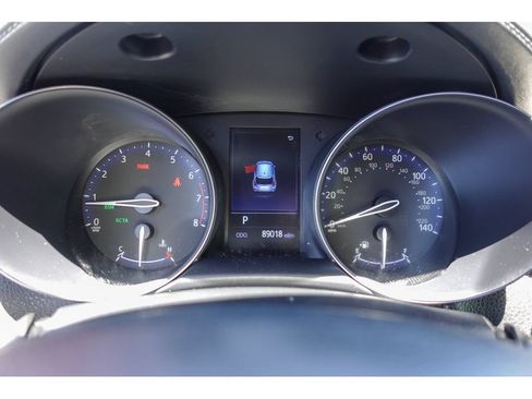 Used 2019 Toyota C-HR XLE FWD image 17