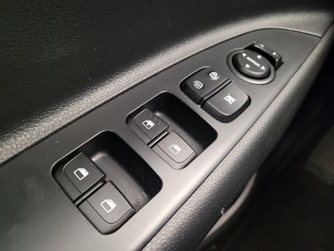 Used 2023 Kia Rio S image 27