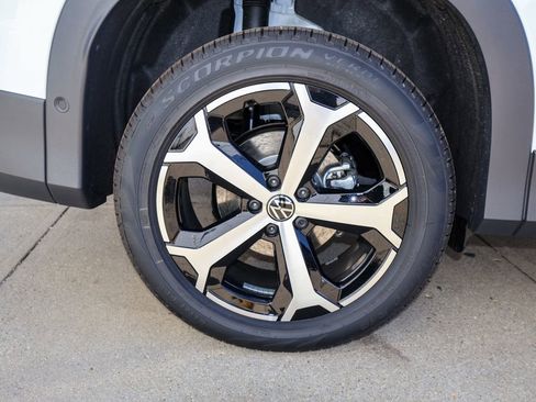 New 2026 Volkswagen Tiguan SE AWD/4WD image 9