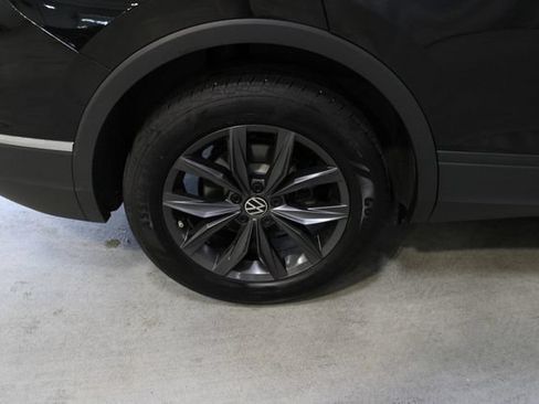 Used 2024 Volkswagen Tiguan SE AWD/4WD image 36