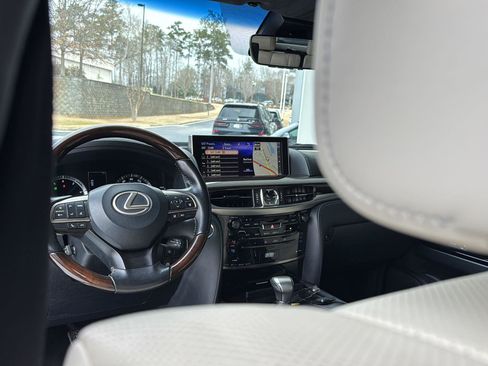 Used 2019 Lexus LX 570 4WD image 16