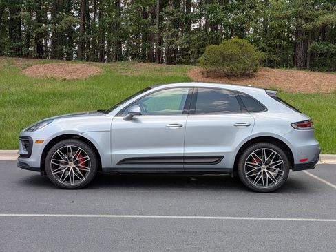 Certified 2022 Porsche Macan S AWD/4WD image 2