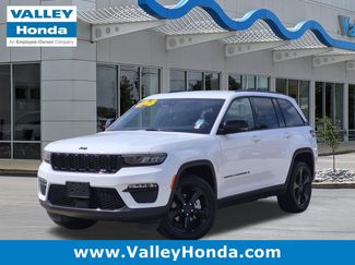 Used 2024 Jeep Grand Cherokee Limited w/ Black Appearance Package AWD/4WD video 1