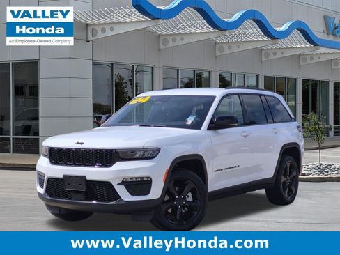 Used 2024 Jeep Grand Cherokee Limited w/ Black Appearance Package AWD/4WD image 1