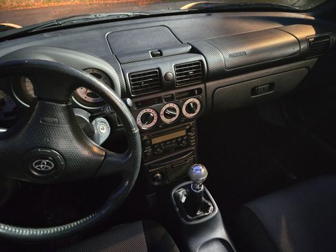 Used 2000 Toyota MR2 RWD image 12