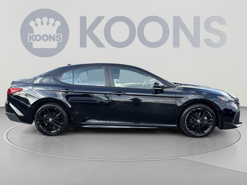 Used 2025 Toyota Camry SE FWD image 8