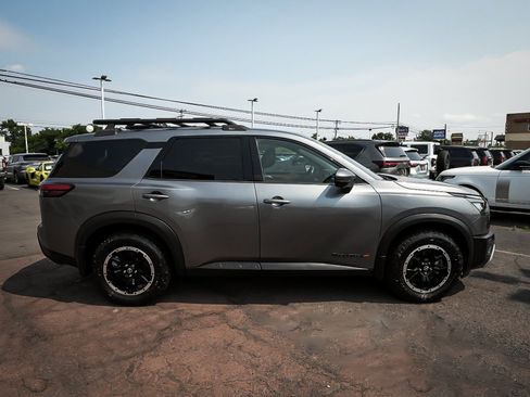 Used 2024 Nissan Pathfinder Rock Creek AWD/4WD image 7