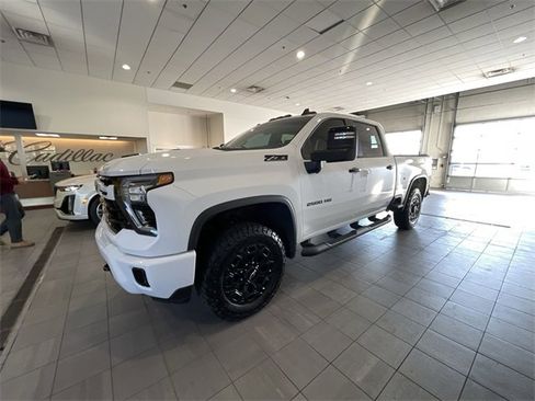 Used 2024 Chevrolet Silverado 2500 LT w/ Z71 Sport Edition image 2