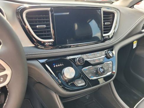 New 2026 Chrysler Pacifica Limited FWD image 26