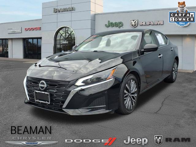 Used 2024 Nissan Altima 2.5 SV FWD image 1