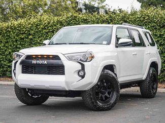 Used 2021 Toyota 4Runner SR5 Premium w/ Moonroof Package AWD/4WD video 1