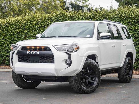 Used 2021 Toyota 4Runner SR5 Premium w/ Moonroof Package AWD/4WD image 1