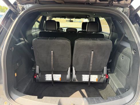 Used 2018 Ford Explorer XLT w/ Equipment Group 202A AWD/4WD image 12