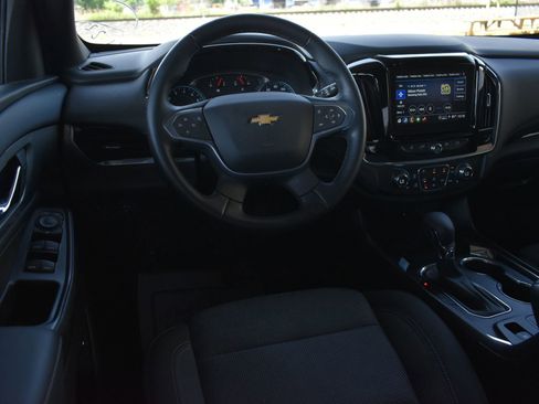 Used 2023 Chevrolet Traverse LT FWD image 19