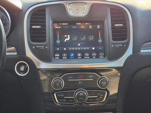 Used 2019 Chrysler 300 Touring L w/ Quick Order Package 22F image 16