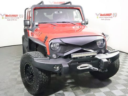 Used 2016 Jeep Wrangler Unlimited Sahara w/ Connectivity Group AWD/4WD image 15