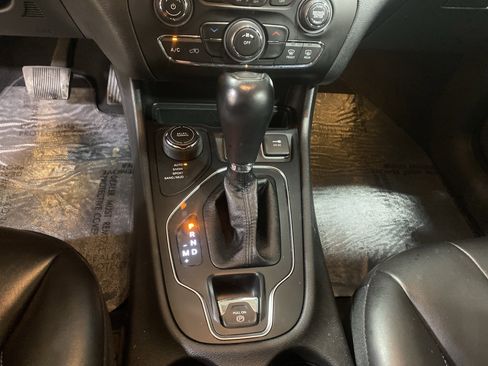 Used 2021 Jeep Cherokee Latitude Plus w/ Security Package image 15