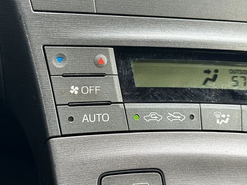 Used 2013 Toyota Prius Two image 28