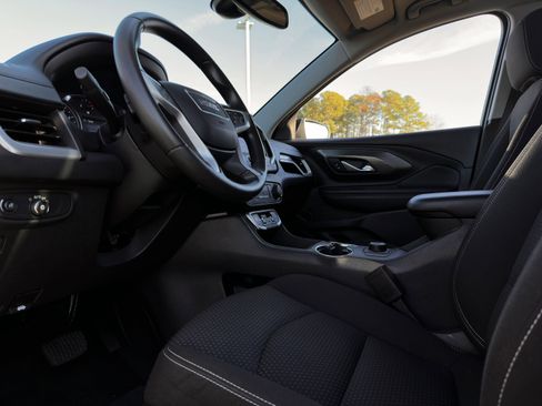 Used 2024 GMC Terrain SLE image 16