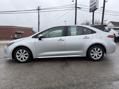 Used 2024 Toyota Corolla LE image 3